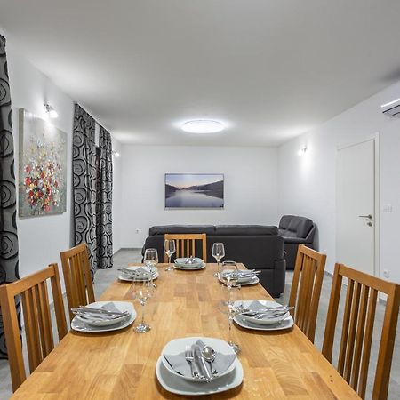 Villa Secluded House - Guaranteed Privacy - Heated Pool Klis Esterno foto