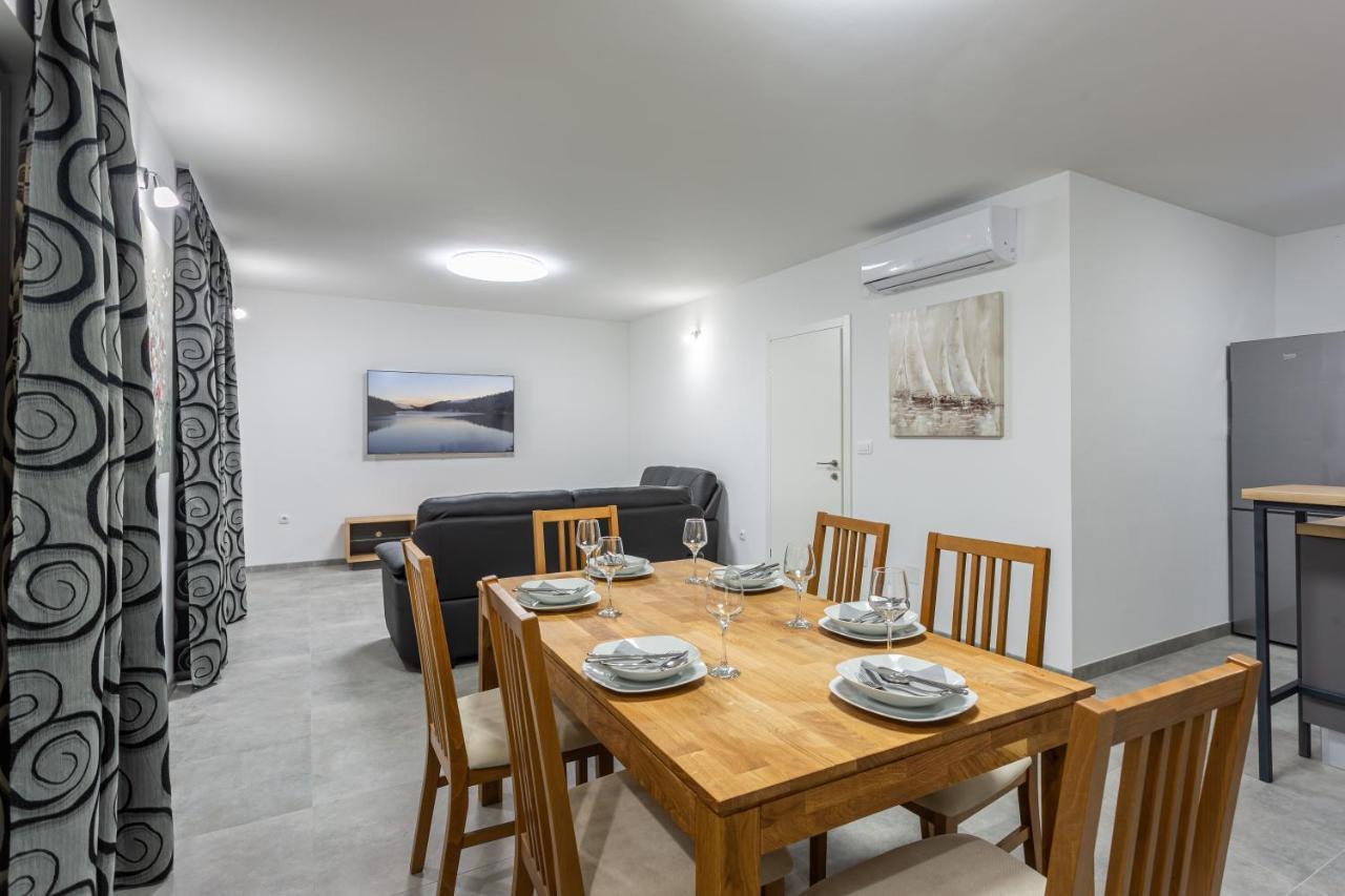 Villa Secluded House - Guaranteed Privacy - Heated Pool Klis Esterno foto