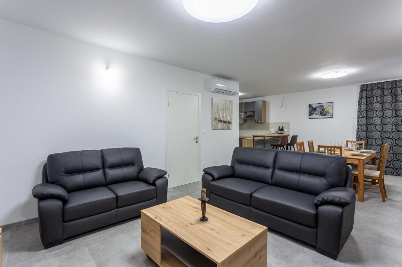 Villa Secluded House - Guaranteed Privacy - Heated Pool Klis Esterno foto