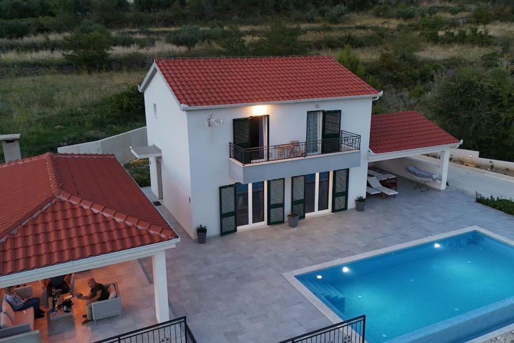 Villa Secluded House - Guaranteed Privacy - Heated Pool Klis Esterno foto