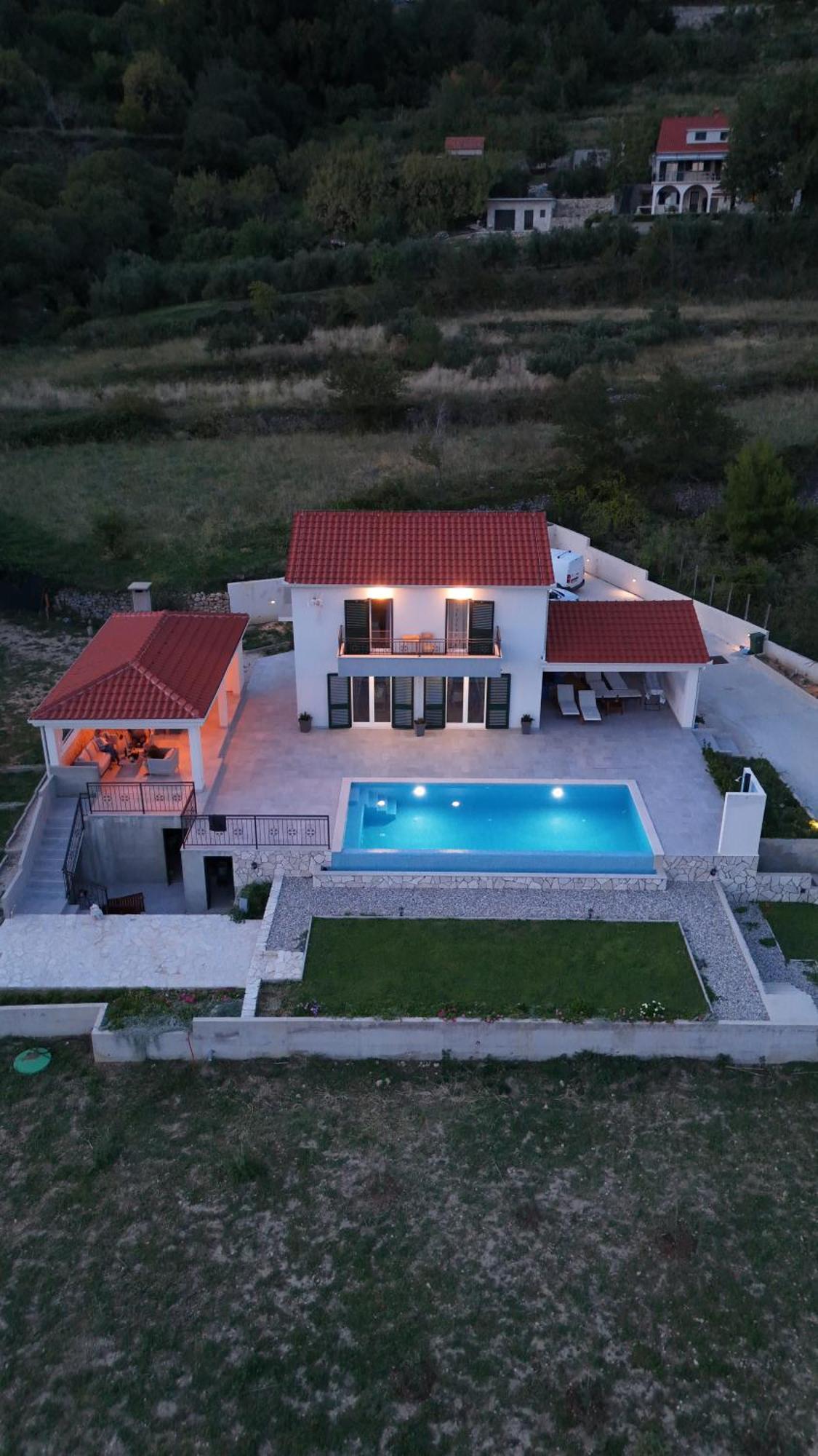 Villa Secluded House - Guaranteed Privacy - Heated Pool Klis Esterno foto